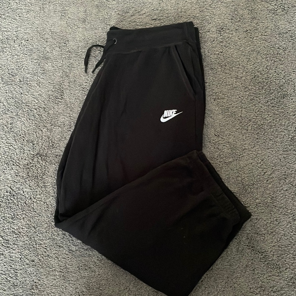 Nike black cropped sweatpants